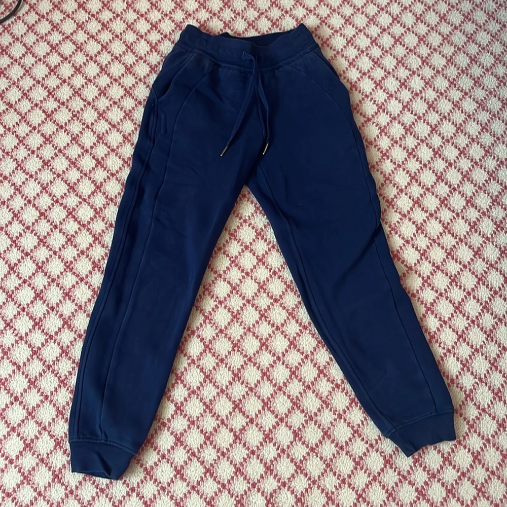 Lululemon High Rise Scuba Joggers (size 0)